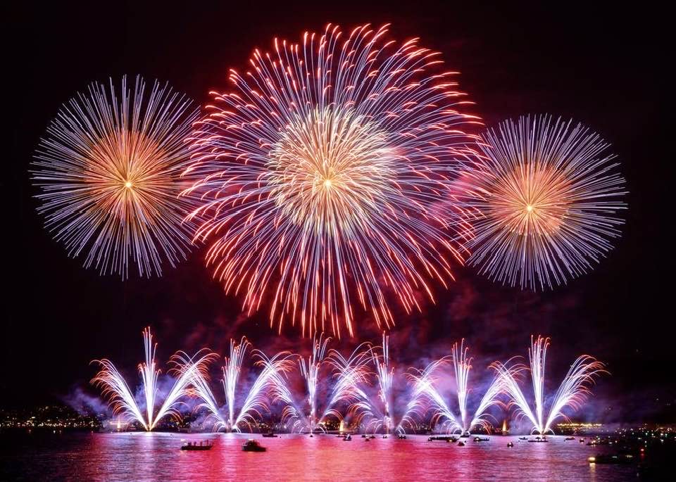 Photo Impressions of Züri Fäscht 2023 - fireworks by Geoff Pegler