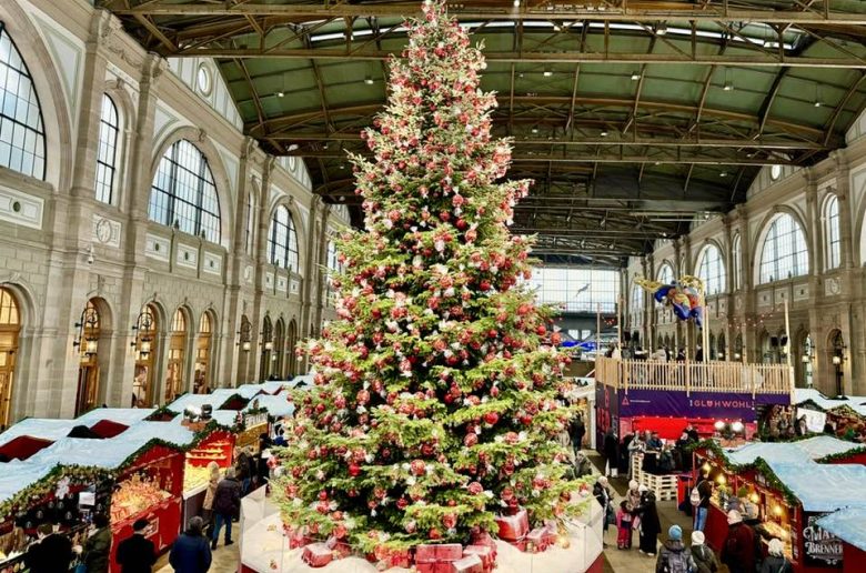 Christmas Market Zurich HB & Lindor Tree