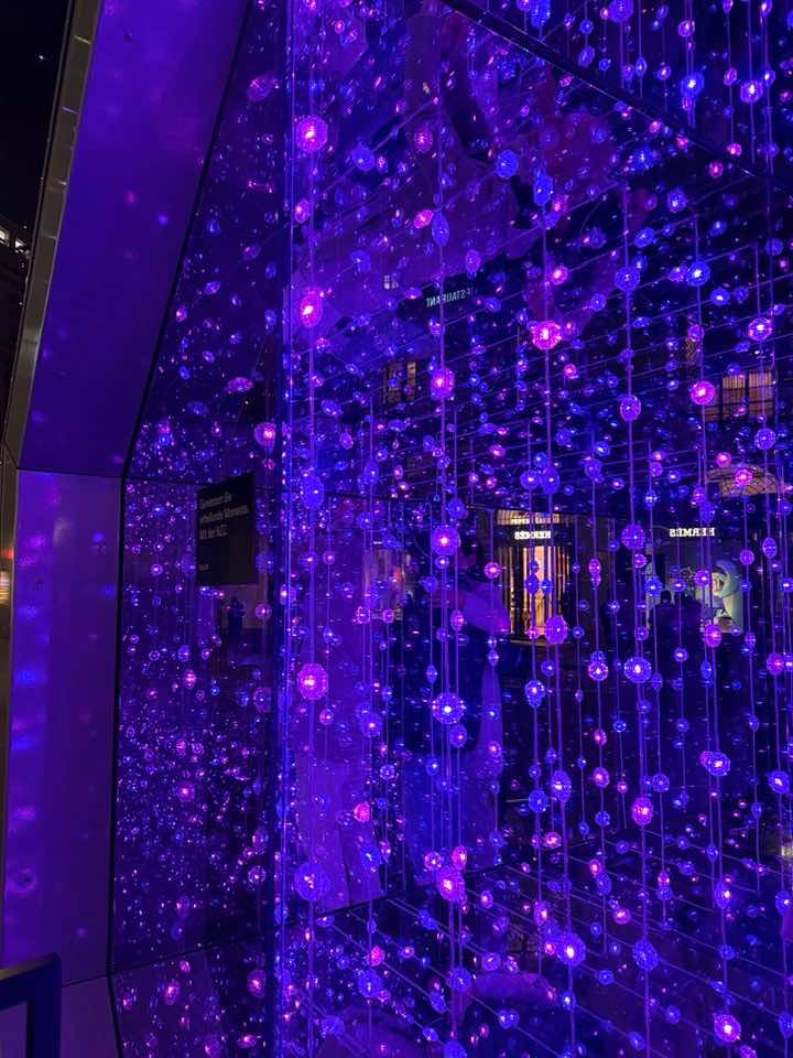 A Touch of Lucy: Zurich’s Walk-In Crystal Lights Paradeplatz