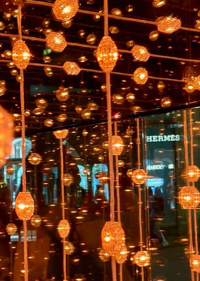 A Touch of Lucy: Zurich’s Walk-In Crystal Lights Paradeplatz