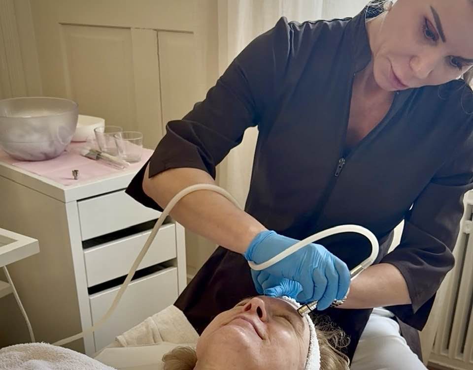 Dominika Dübendorfer Facial in Zurich Enge: Micro-Cell 4 in 1 at Slimforever Zurich