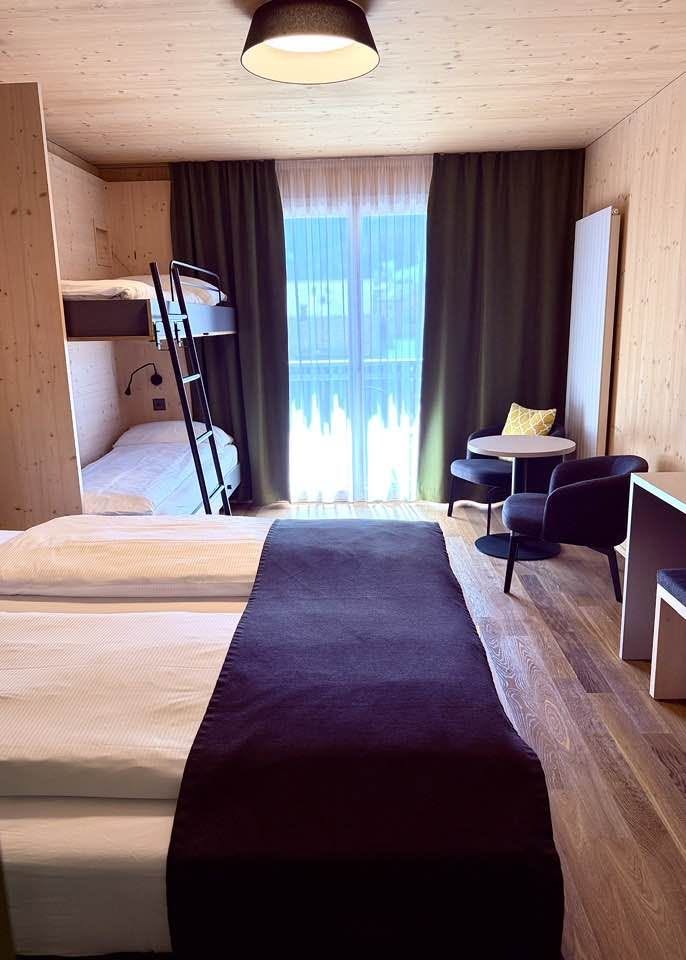 Comfortable Rooms AVES hotel Savognin - family room 
